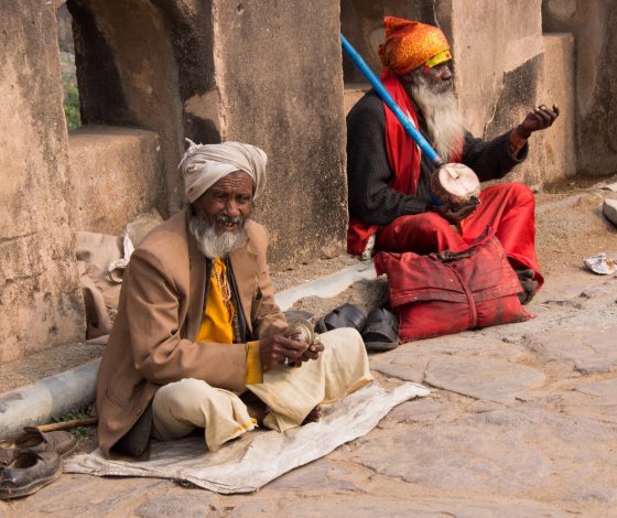 Миллионер из трущоб в реальной жизни: индиец стал долларовым миллионером, попрошайничая на улице