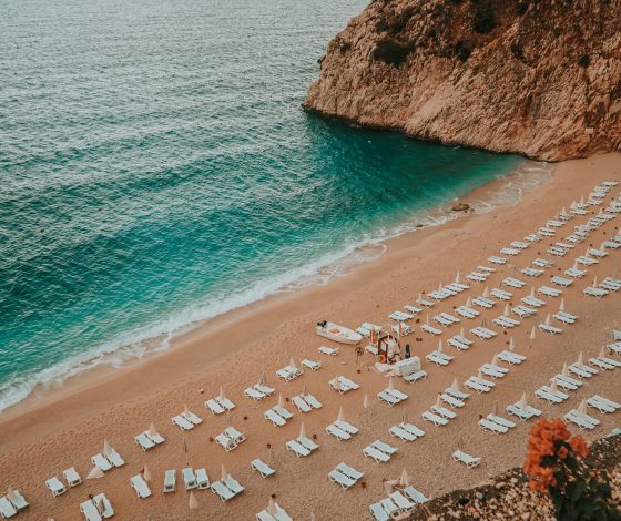 Без виз и пересадок: 5 мест, куда можно поехать на море в сентябре