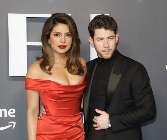 Как Приянка Чопра выглядит в купальнике? Радуется один Ник Джонас