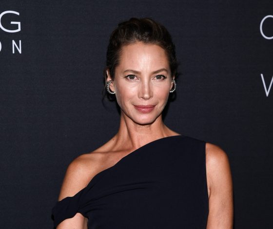 «Меня убрали с показа»: Кристи Тарлингтон рассказала, как в 90-х ей запретили выйти на подиум