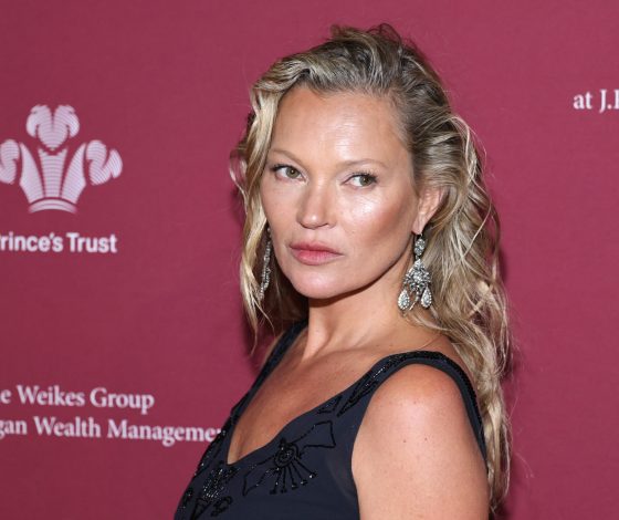 Как подруги: Кейт Мосс вместе с дочерью вышла в свет