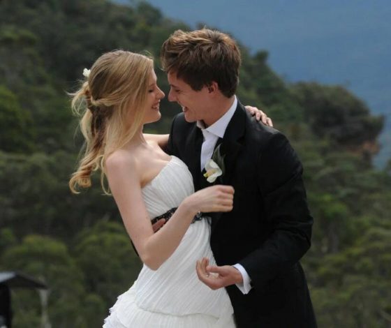 В Великобритании пара развелась спустя сутки после свадьбы из-за шутки с тортом