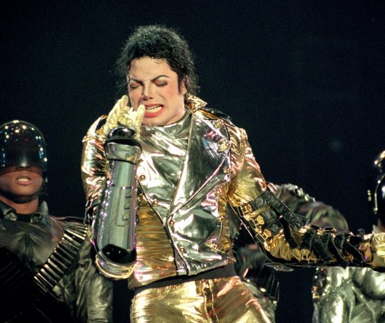 Племянник Майкла Джексона в культовой куртке певца на съемках байопика «Майкл»