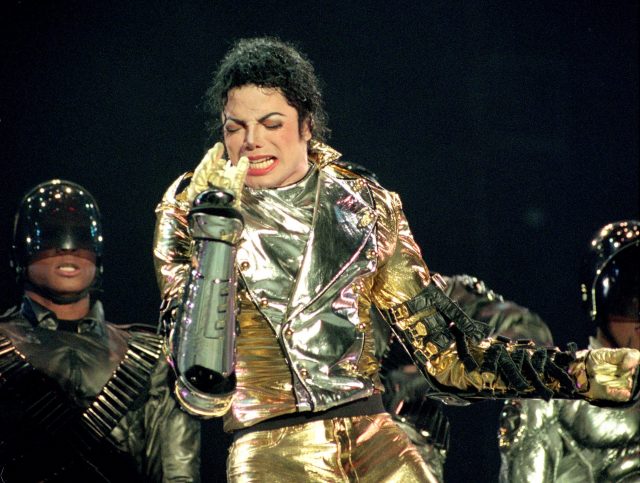 Племянник Майкла Джексона в культовой куртке певца на съемках байопика «Майкл»