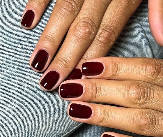 5 универсальных оттенков маникюра, которые подойдут под осенний гардероб