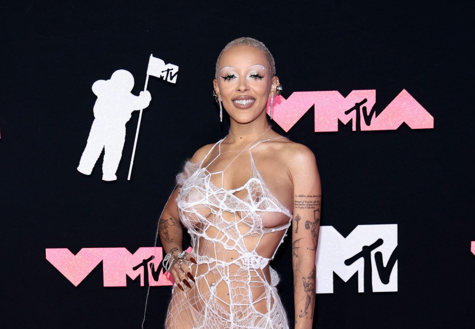 Nicki Minaj as Doja Cat and bride in “Web”: The 10 brightest stars at MTV VMAs 2023