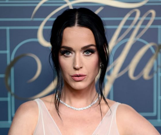 Это фиаско: экстравагантный топ Кэти Перри лопнул в прямом эфире