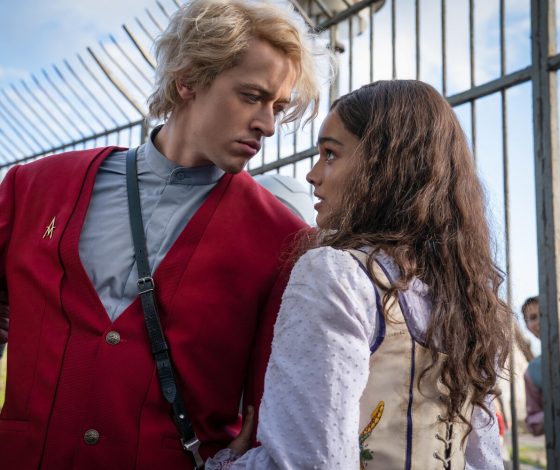 Молодой президент Сноу на новых постерах к приквелу «Голодных игр»