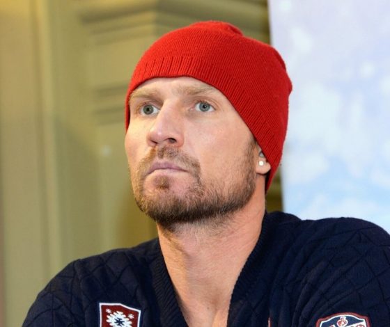 Видео дня: Роман Костомаров вместе с братом спародировал синхронисток