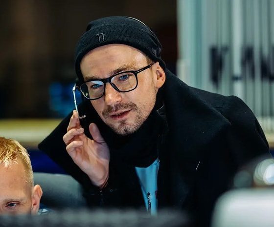 Тест: угадай звезду по смартфону