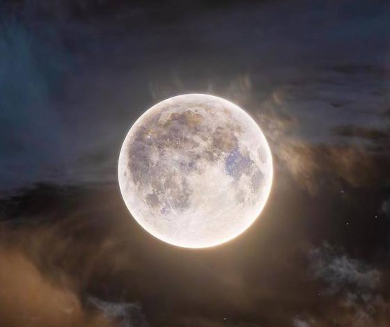 Розовая Луна и зеркальная дата: на Земле наступила особенная ночь