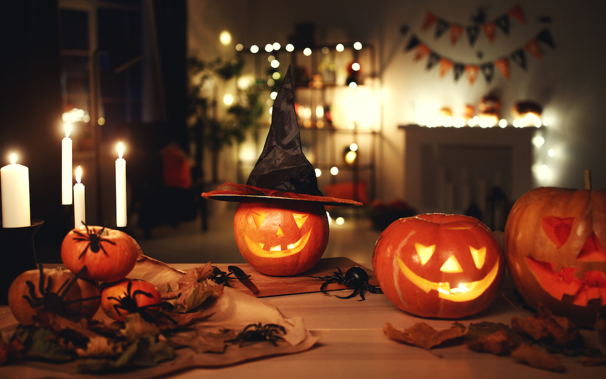 10 ideas on how to decorate your home for Halloween with your own hands