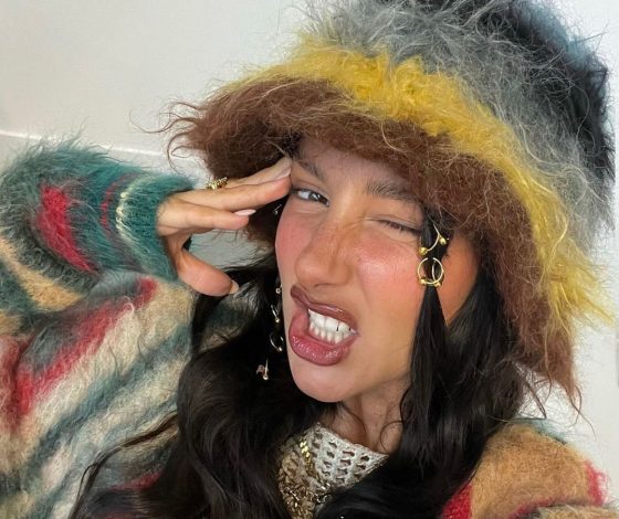 5 модных причесок, которые будут красиво смотреться с шапкой