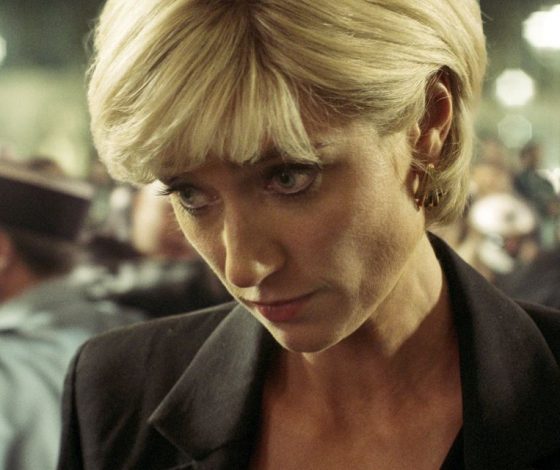 В «платье мести»: Элизабет Дебики повторила культовый образ принцессы Дианы