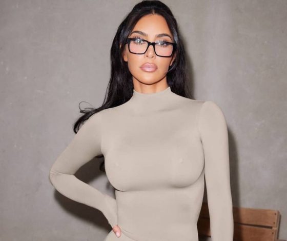 Как подчеркнуть все достоинства фигуры одним лишь платьем? Показывает Ким Кардашьян