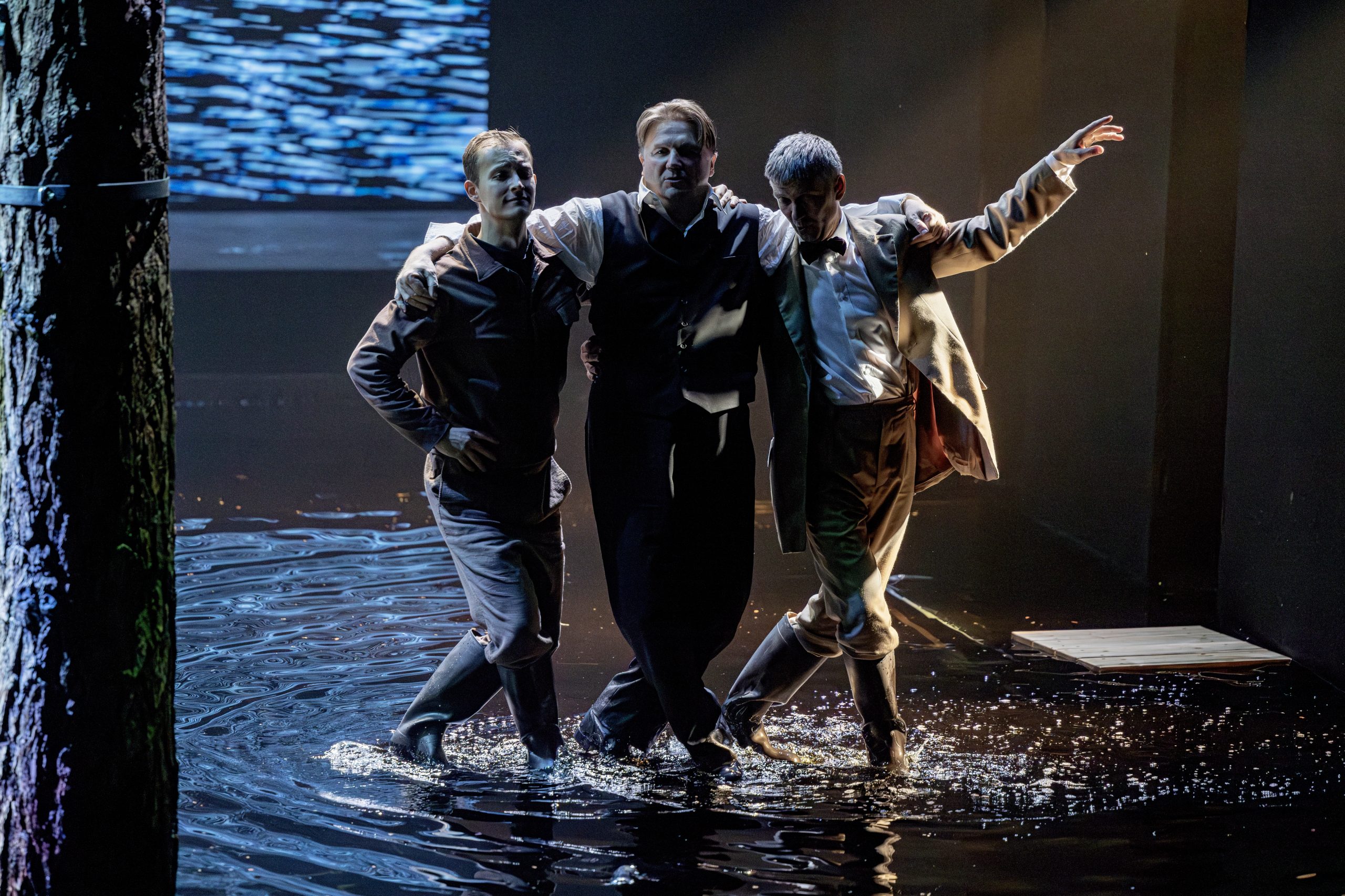 The main premiere of the season took place at the Mayakovsky Theater – the play “Forest”