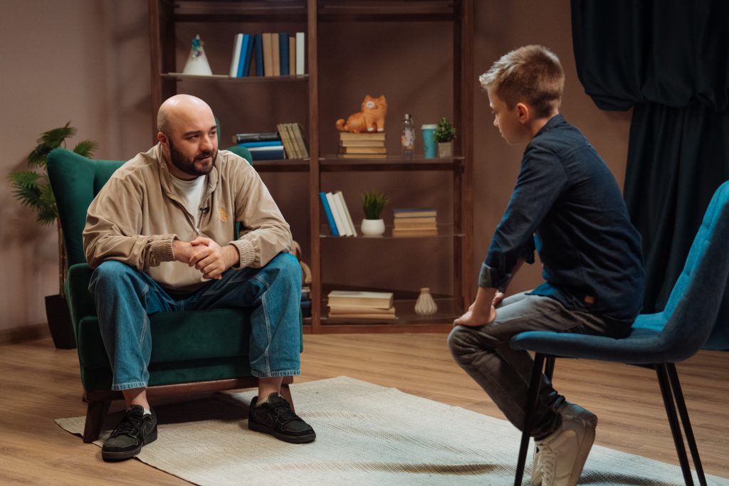 Расул Чабдаров в шоу «Кто здесь папа?». Фото: пресс-служба