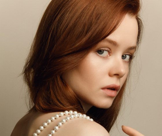 Нас учили быть адвокатом своей роли: Мила Ершова о взрослых сказках, счастье актеров и счастливых (не)случайностях