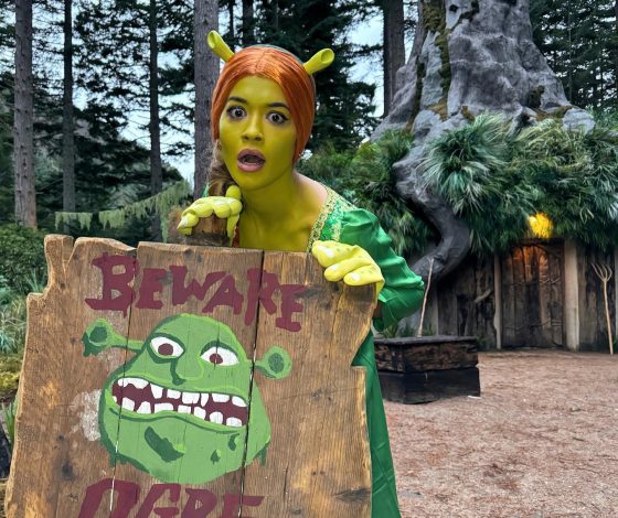 Незабываемая поездка на болото: Рита Ора и Тайка Вайтити поселились в доме Шрека