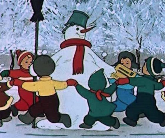 На Южную Африку обрушился сильный снегопад: игра в снежки и метровые сугробы