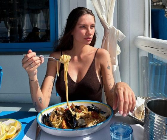 Неделя после родов: Карина Истомина поделилась фото своей фигуры