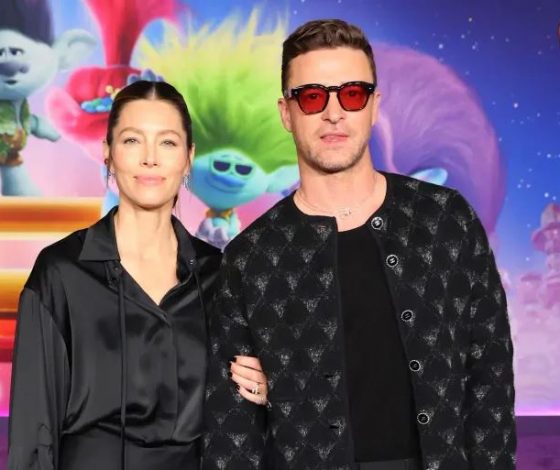 На фоне слухов о разводе: Джессика Бил пришла поддержать мужа на концерте