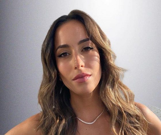 Подалась в модели: девушка Брэда Питта Инесс де Рамон снялась для рекламы одежды