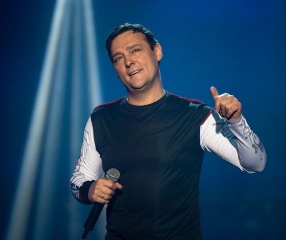 «Ангел белых роз»: поклонники высадили сотни цветов на родине Юрия Шатунова