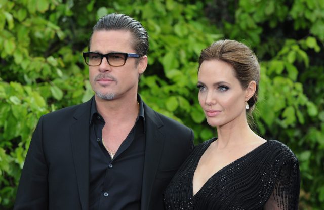 На фоне судебных разбирательств с Брэдом Питтом: папарацци засняли Анджелину Джоли на шоппинге