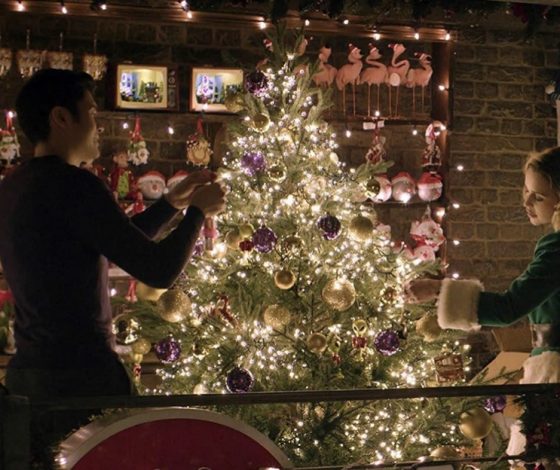 Как российские звезды украсили дом к Новому году