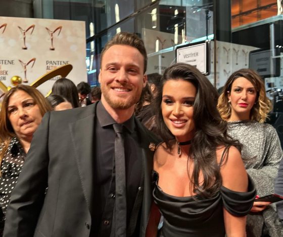 Ксения Бородина вышла на красную дорожку вместе со звездой сериала «Постучись в мою дверь» Керемом Бюрсином