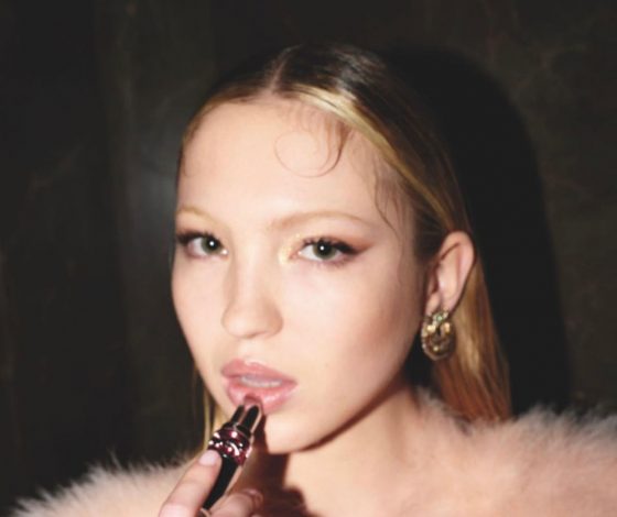 21-летняя дочь Кейт Мосс вышла в топе с самым экстремальным декольте, которое мы только видели