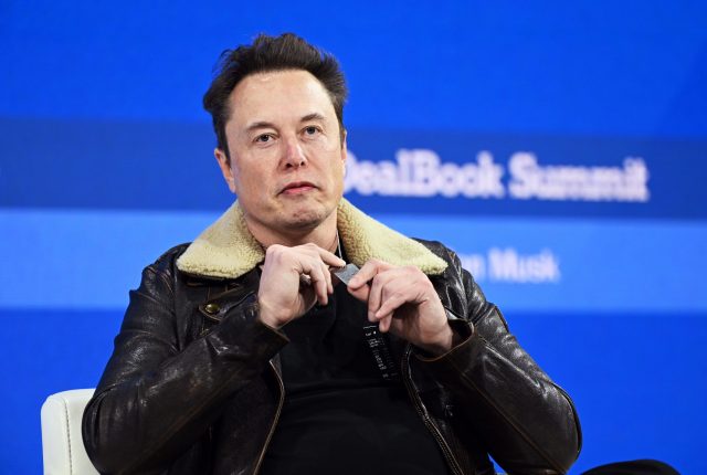 Илон Маск: на заводах Tesla  вместо людей будут работать тысячи роботов
