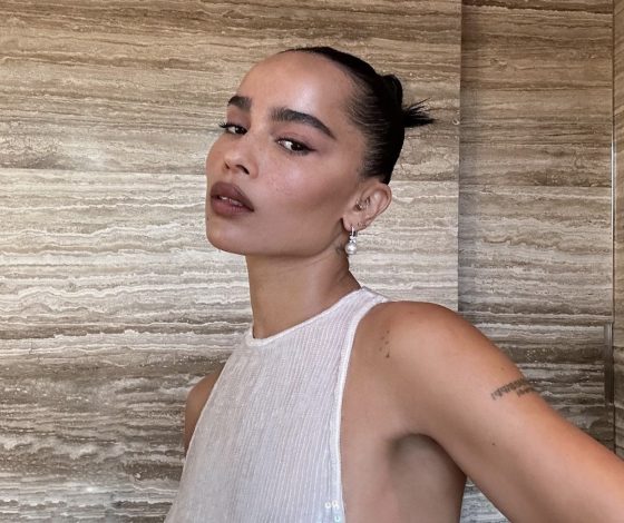 Кружева много не бывает: Зои Кравиц показывает, как составить самый трендовый образ сезона