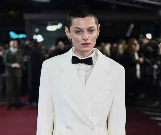 Оммаж принцессе Диане: Эмма Коррин повторила культовый образ своей героини