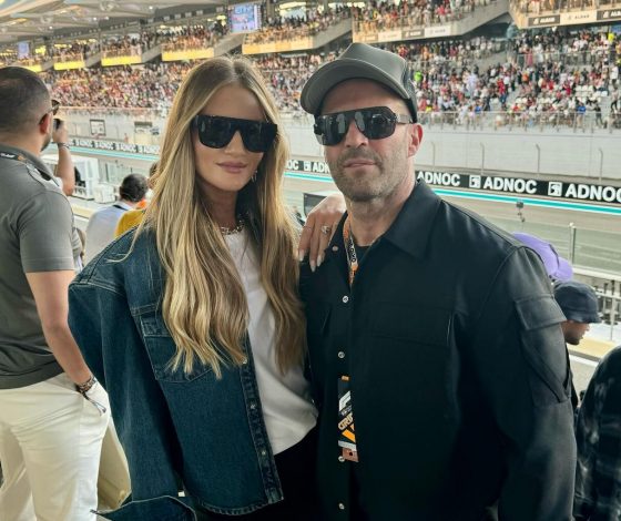 Роузи Хантингтон-Уайтли поделилась кадрами с отпуска с Джейсоном Стэйтемом и детьми