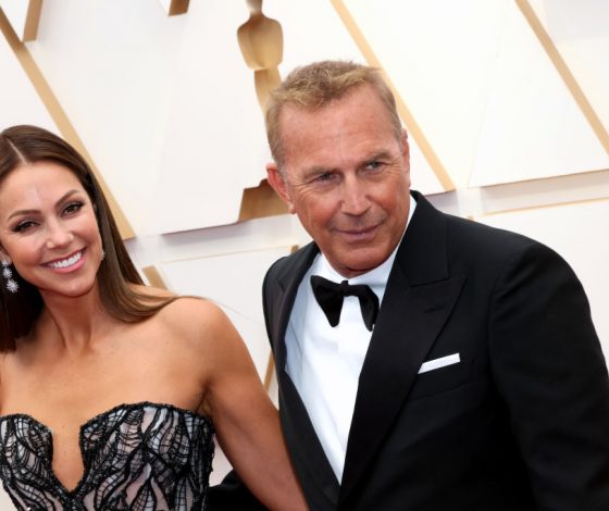 Бывшая жена Кевина Костнера выходит замуж. После развода не прошло и года