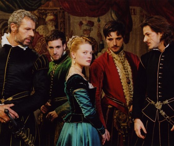 Как женщины имитировали невинность в  Средние века