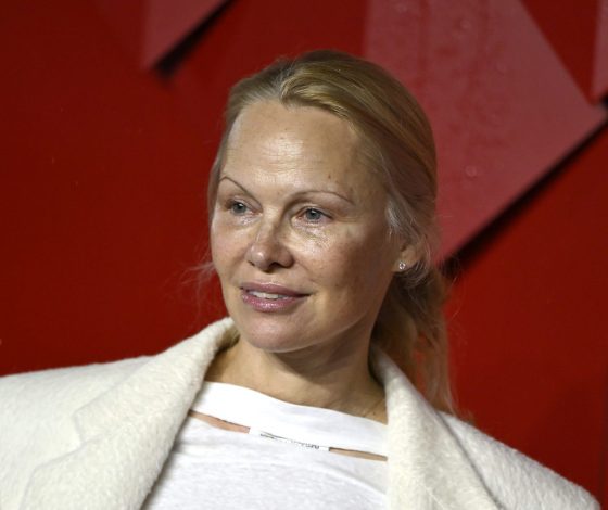 Памела Андерсон впервые за долгое время появилась на публике с макияжем