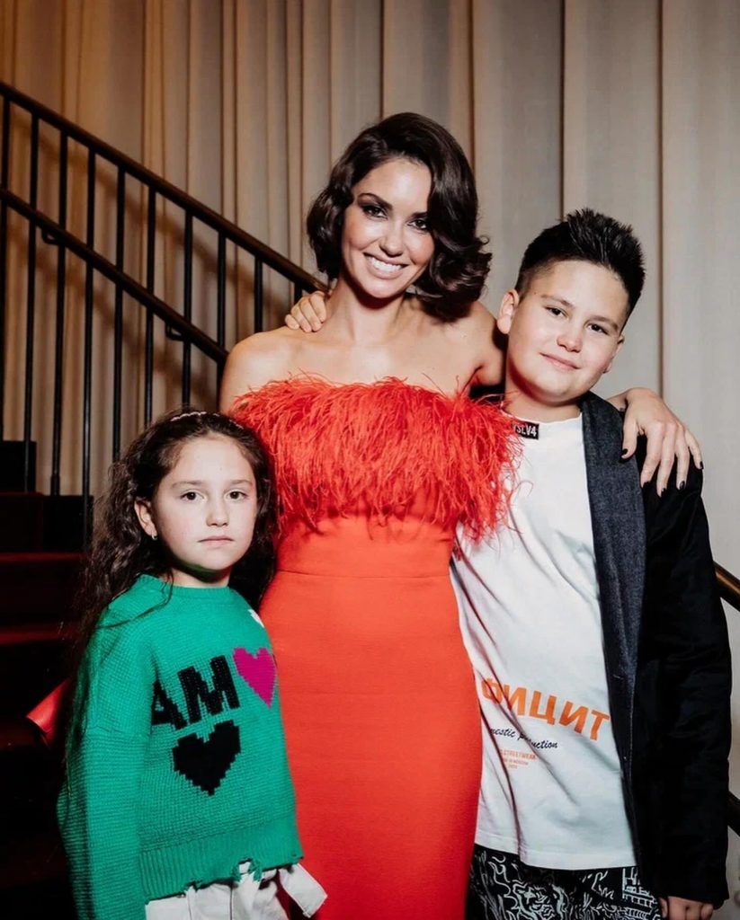 Agata Muceniece with children. Photo: social networks