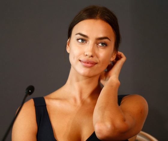 Семья на первом, а дальше по списку: Ирина Шейк с дочерью катается на коньках