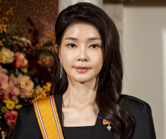 Фарфоровая кукла: все пластические операции первой леди Южной Кореи