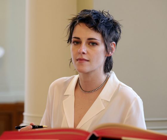 Редкий выход: Кристен Стюарт появилась на премьере своего нового фильма