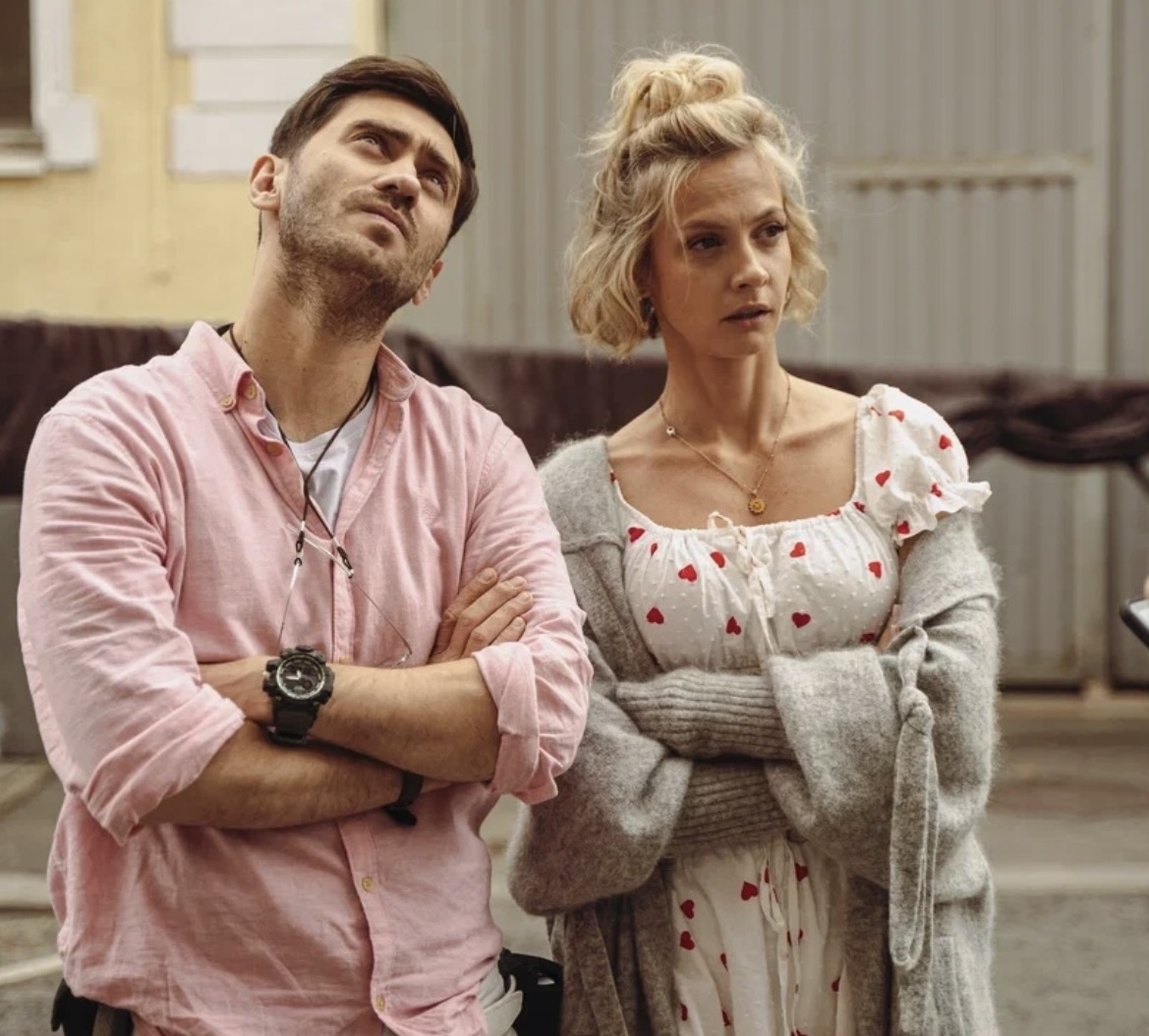 What will happen if only a pair of strangers remain on the planet?  Watch the trailer of the comedy “Adam and Eve”