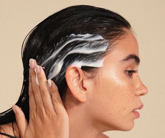 Горячая или холодная: под какой водой нужно мыть голову?