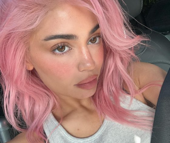 Натуральные VS цветные: с каким оттенком волос звездам идет больше?