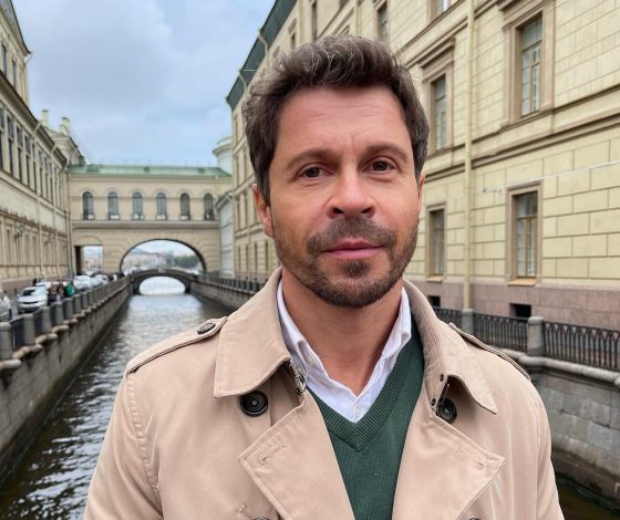 Павел Деревянко впервые вышел в свет со своей возлюбленной