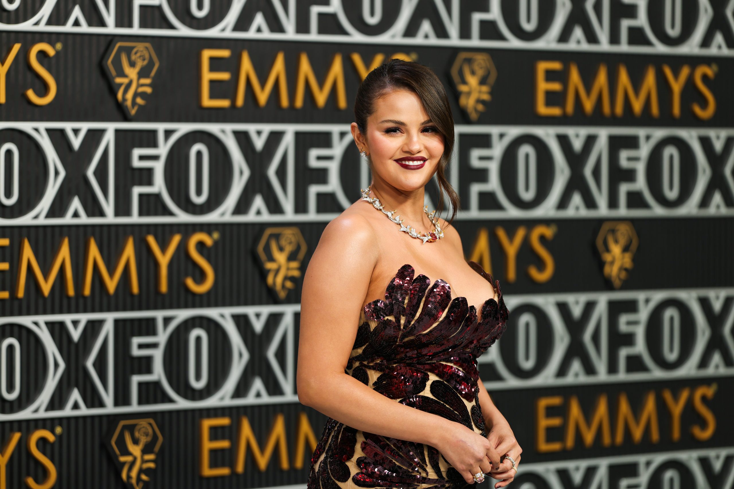 Worst star looks at the 2023 Emmy Awards: Jennifer Coolidge as a “rich widow” and Selena Gomez in a hopelessly outdated dress