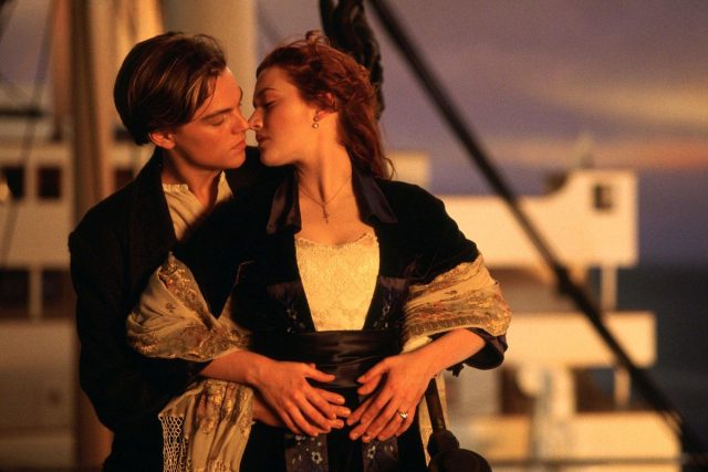 «Это продолжалось дубль за дублем»: Кейт Уинслет рассказала правду о том, как целуется Леонардо ДиКаприо