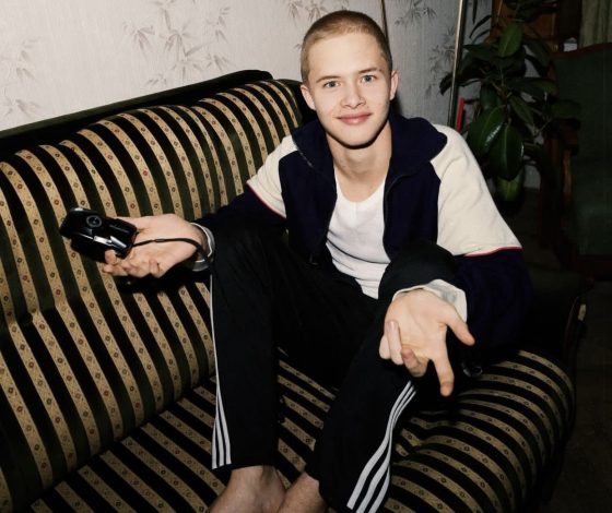 Учеба в Дубае: как Леону Кемстач удается совмещать карьеру со школой